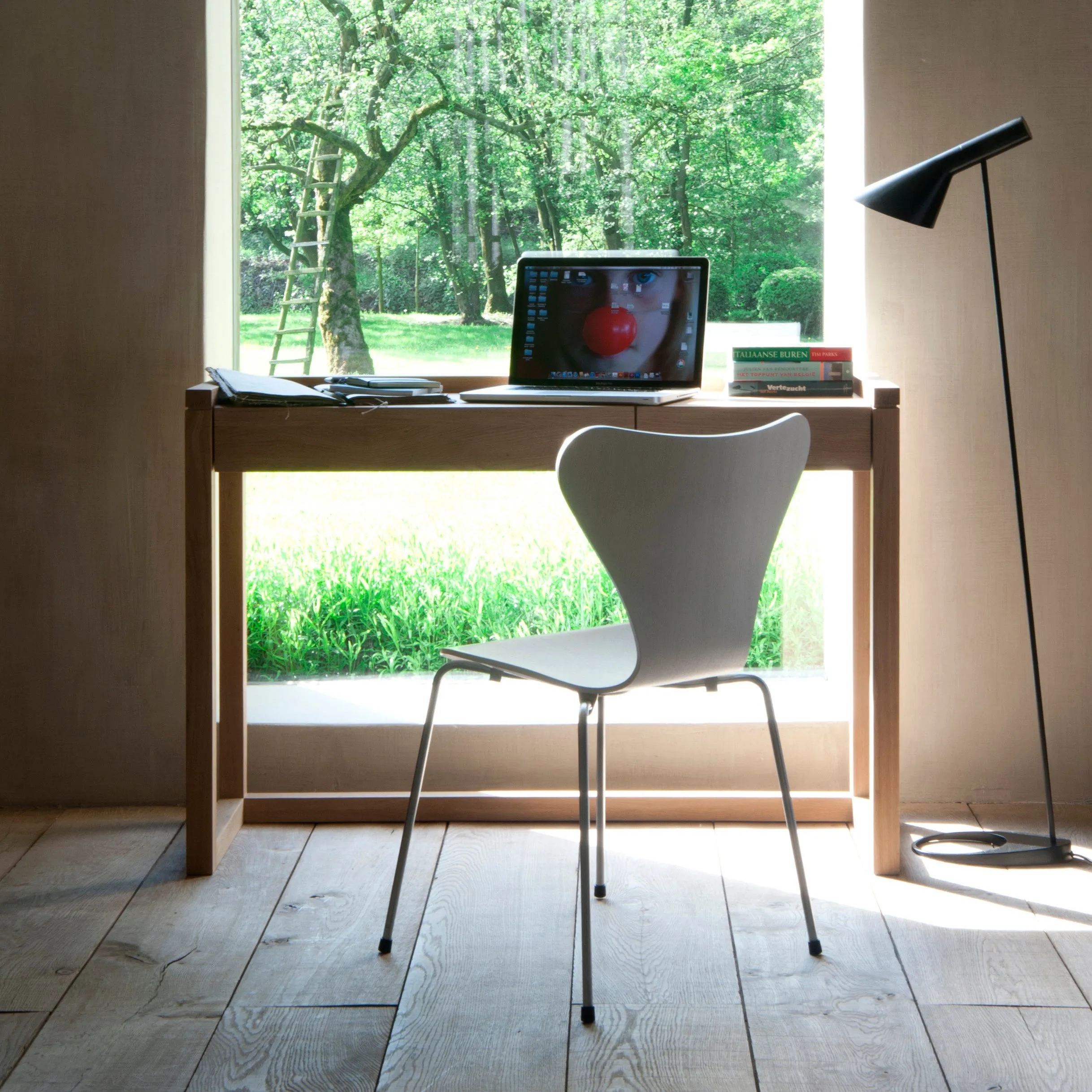 Frame Desk
