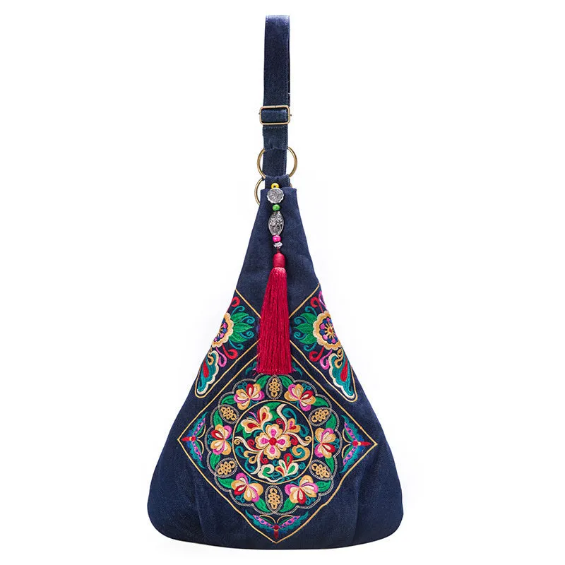 Large Capacity Ethnic Totem Embroidery Crossbody Bag