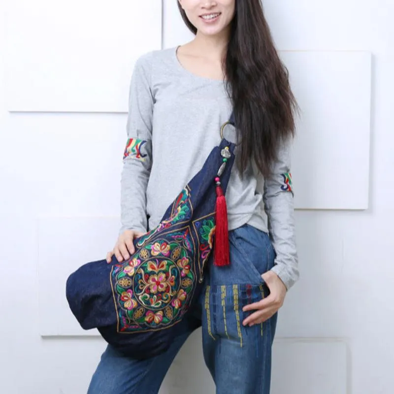 Large Capacity Ethnic Totem Embroidery Crossbody Bag