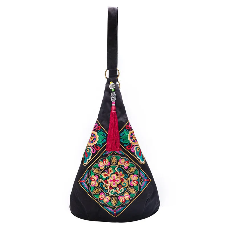 Large Capacity Ethnic Totem Embroidery Crossbody Bag