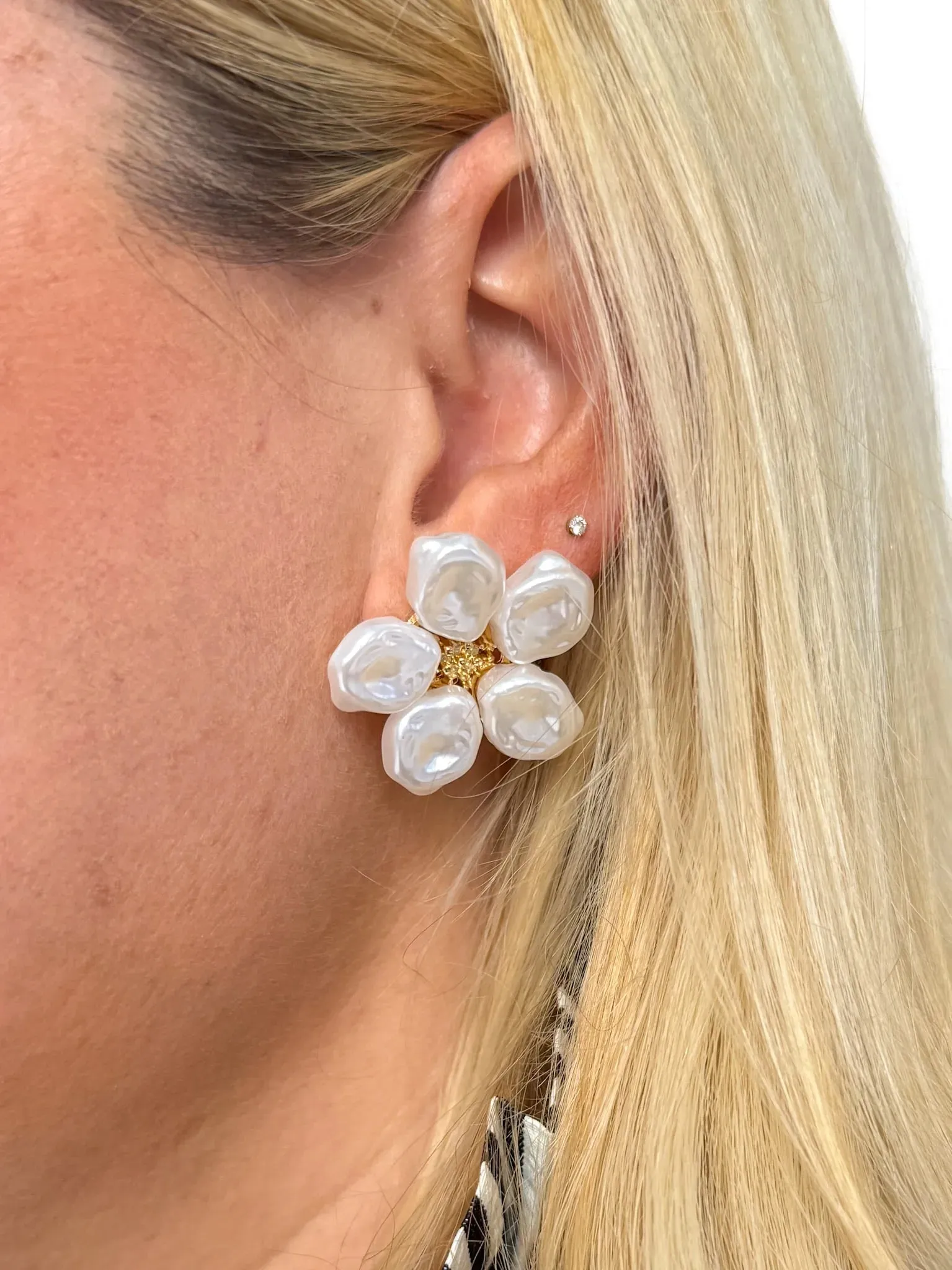 Pearl Flower Stud Earrings