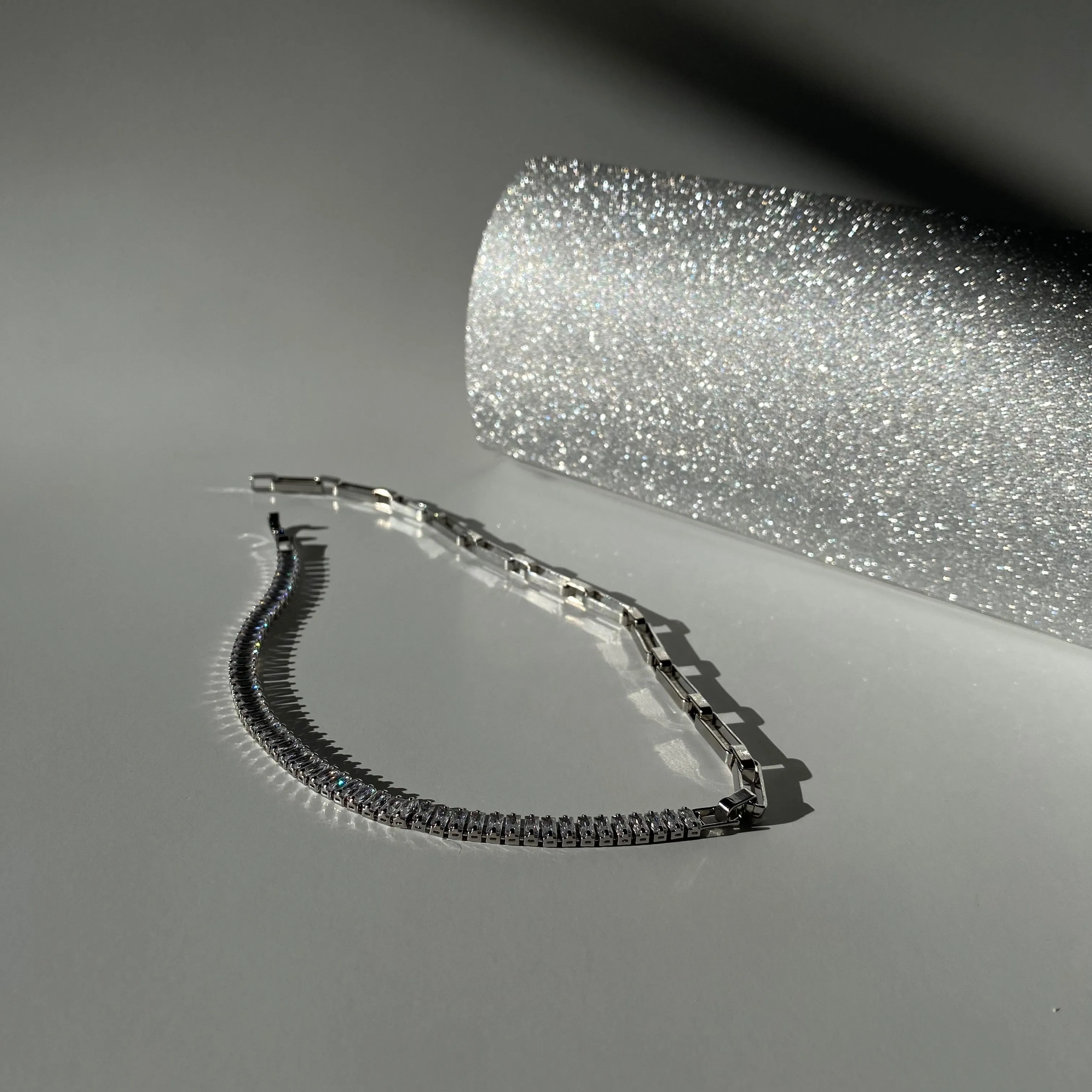 Stylish necklace with tennis chain